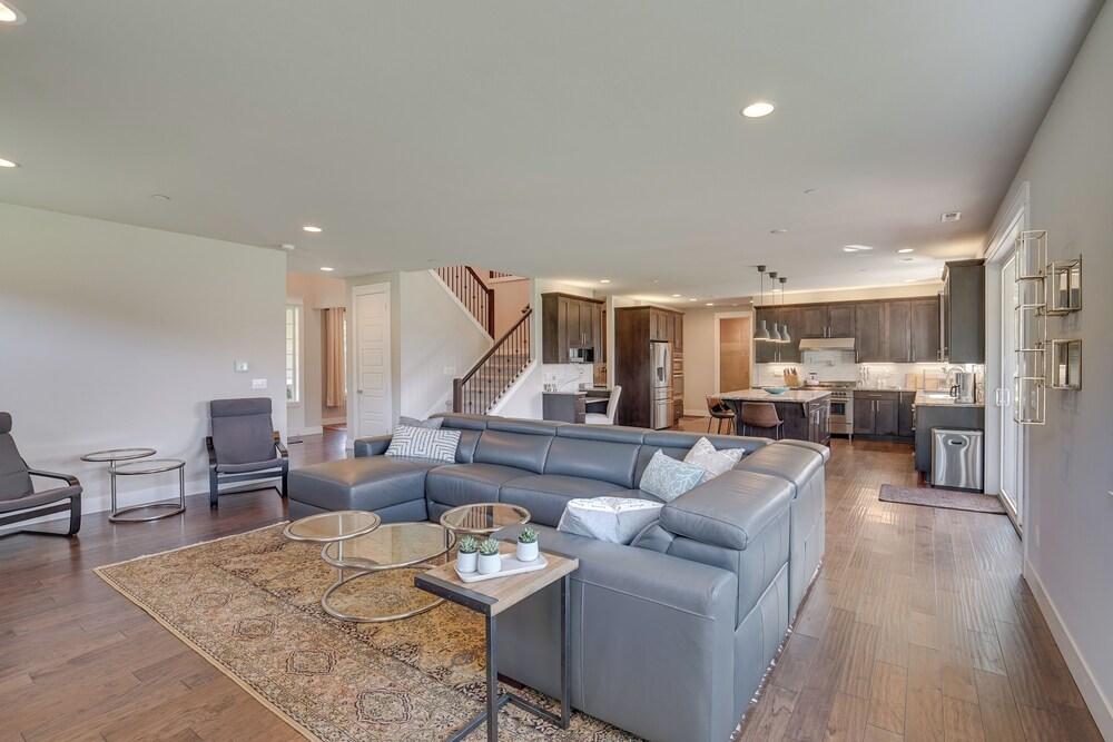 Spacious Carnation Home w/ Grill & Large Yard