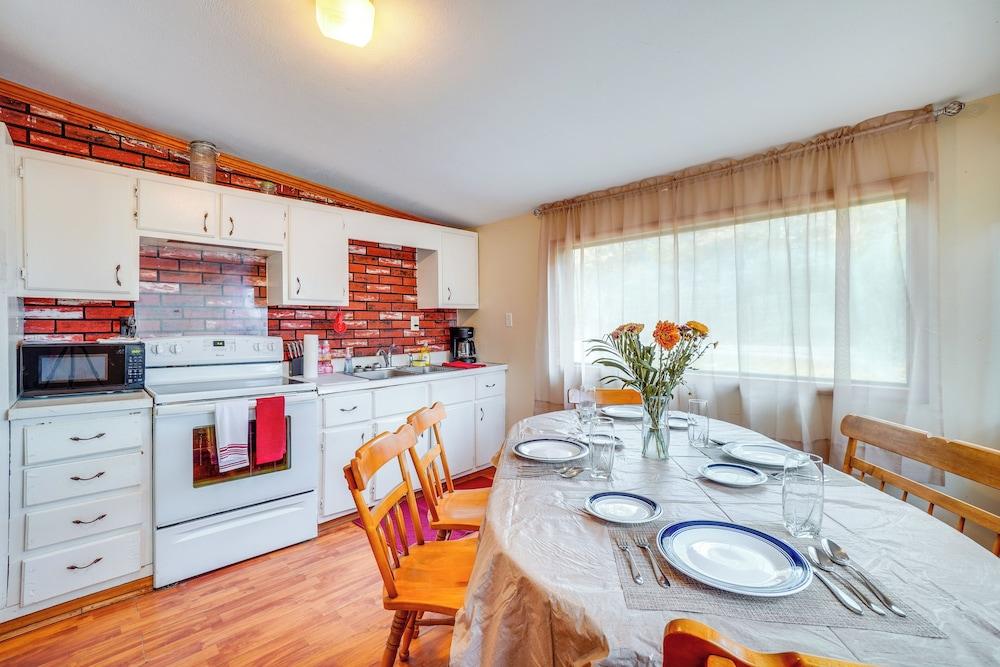 Table Rock Lake Cabin w/ Deck & Bar!