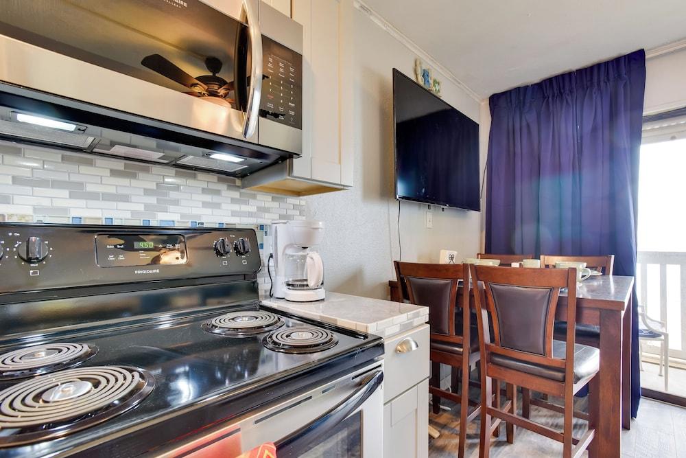 Waterfront Corpus Christi Escape w/ Pool Access!