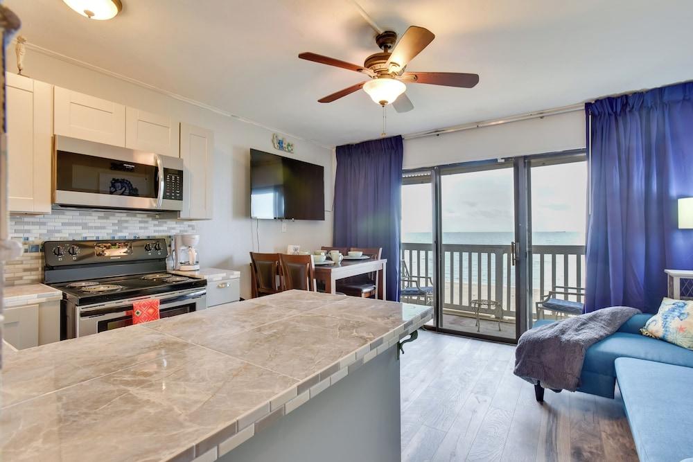 Waterfront Corpus Christi Escape w/ Pool Access!