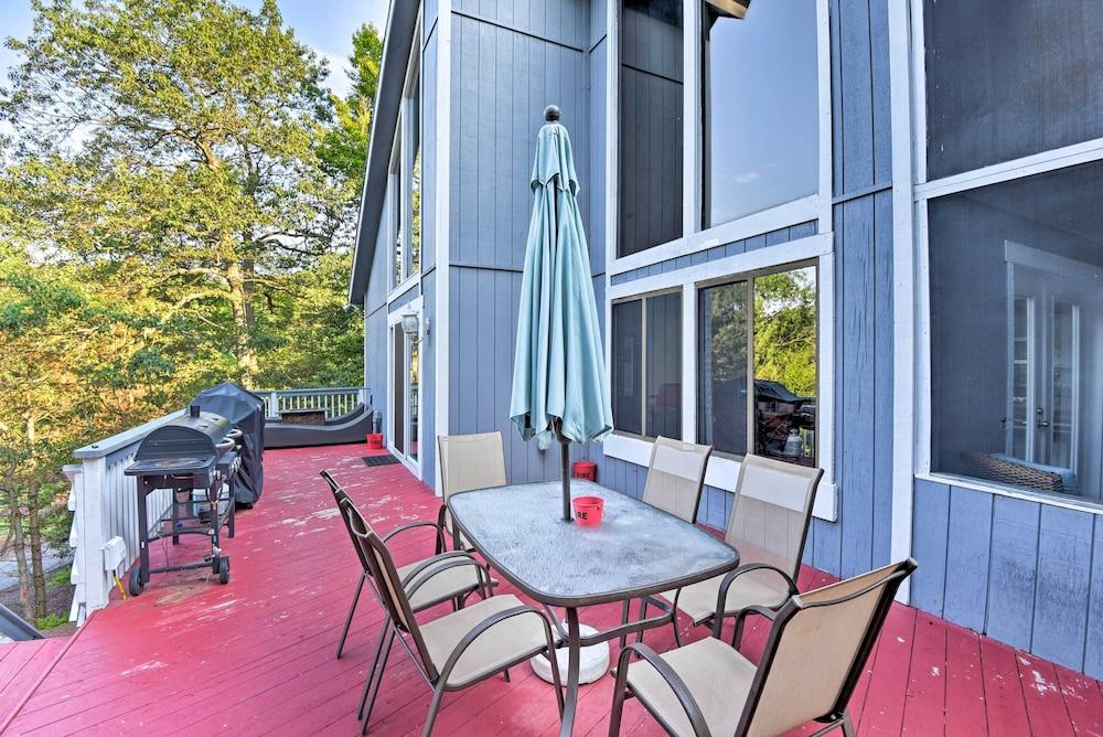 Hot Tub & Fire Pit: Waterfront Lake Harmony Home