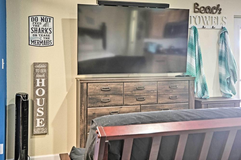 Albuquerque Studio With Shared Pool & Fire Pit!