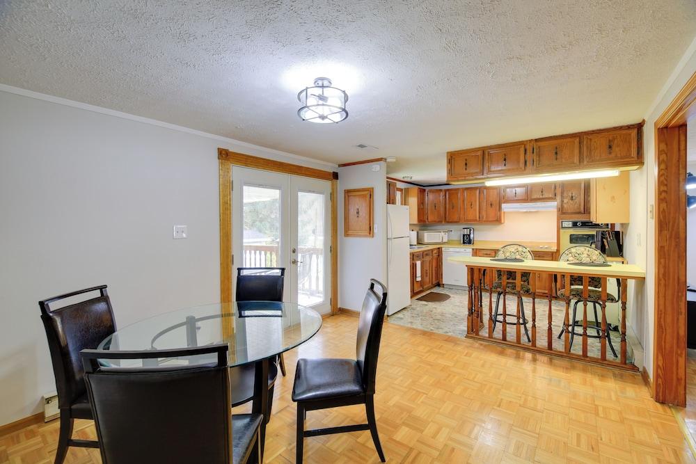 Bluefield Home w/ Covered Deck - Near Parks!