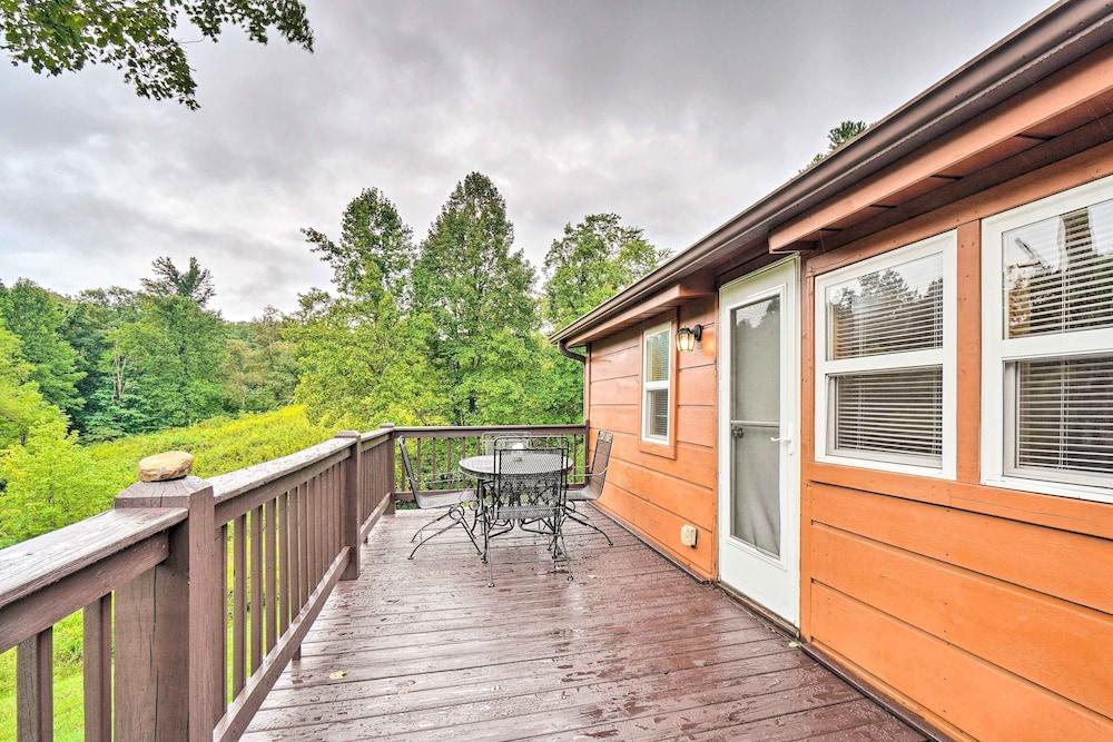 Charming Jamestown Cabin w/ Large Backyard!