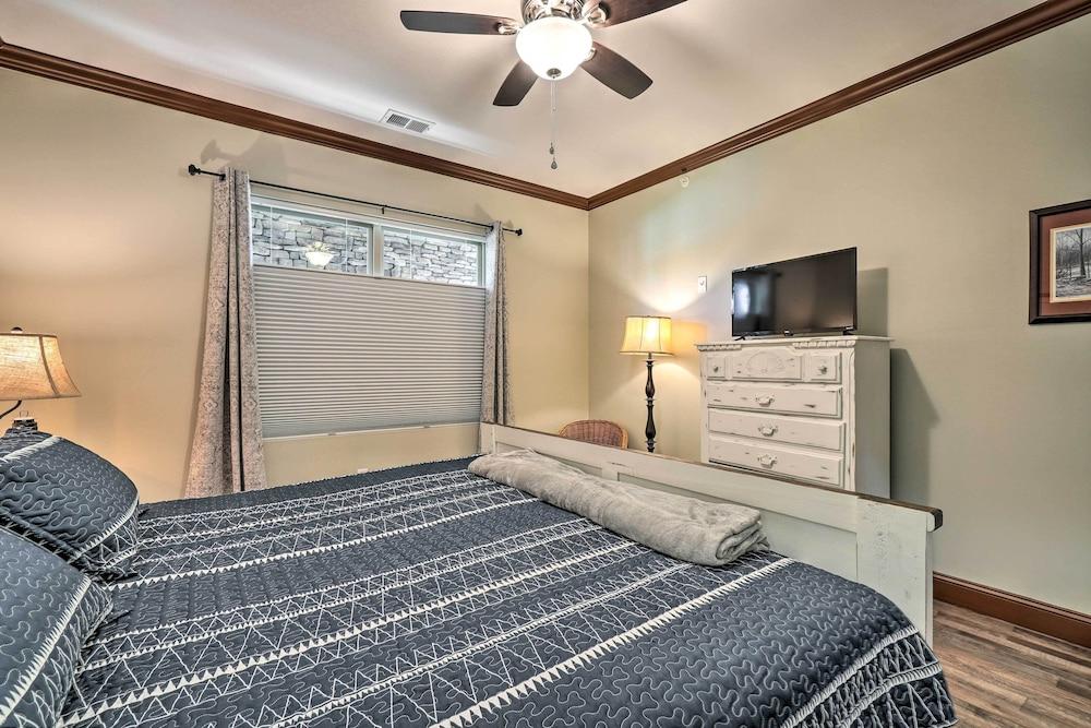 Cozy Townsend Condo, Resort-style Amenities!