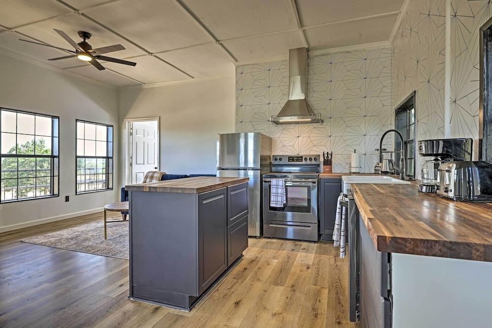 Chic Fredericksburg Retreat - Near Wineries!