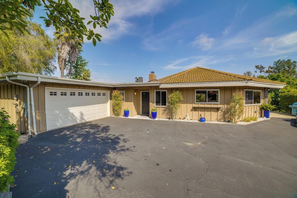 Fallbrook Home w/ Mountain Views: Close to Hiking!