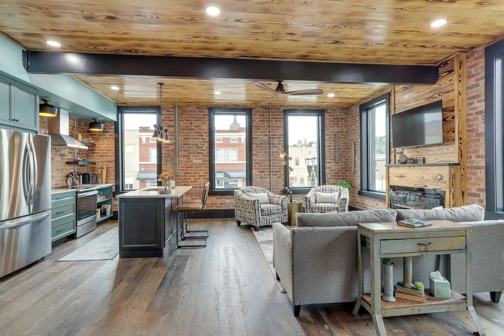 Luxurious Downtown Murphy Vacation Rental Loft!