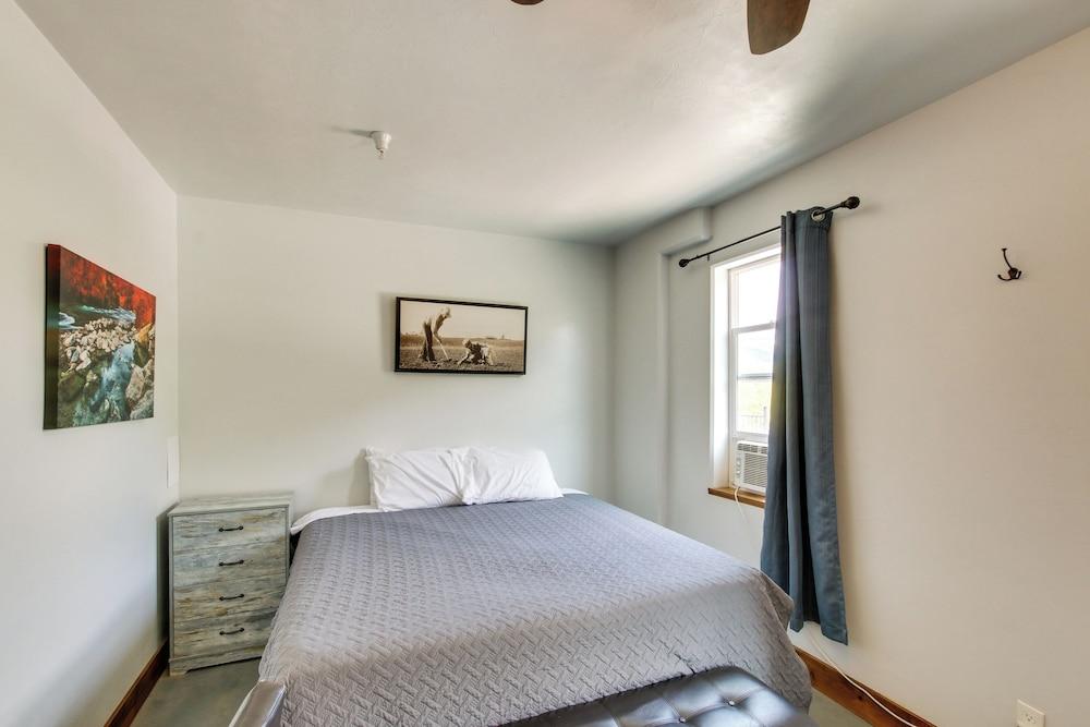 Lava Hot Springs Studio w/ Deck: Walk to Hot Pools