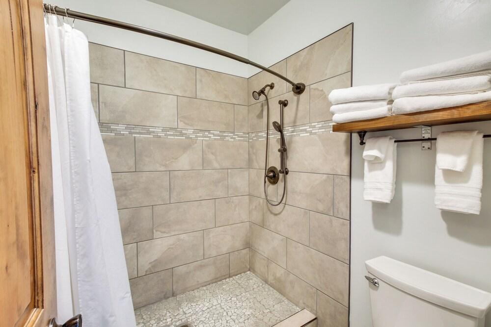 Lava Hot Springs Studio w/ Deck: Walk to Hot Pools