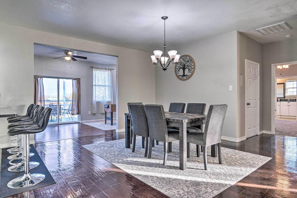 Peaceful Atascosa Home w/ Balcony & Deck!