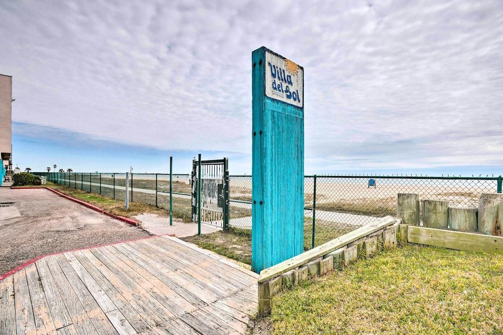 Oceanfront Corpus Christi Condo w/ Pool!