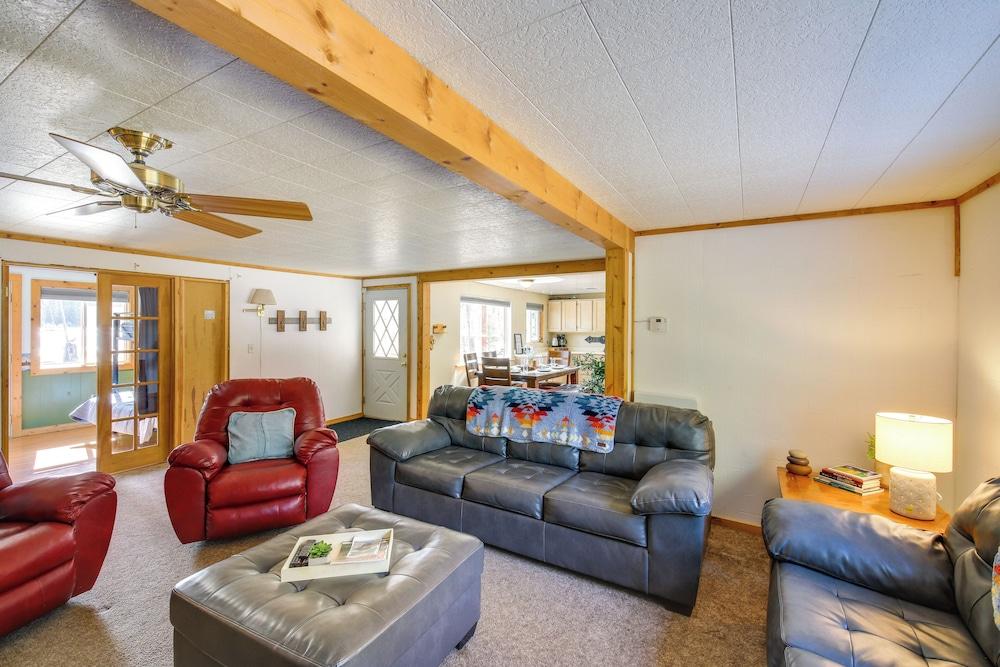 Hike, Bike & Boat: Cabin w/ Dock on Seeley Lake!