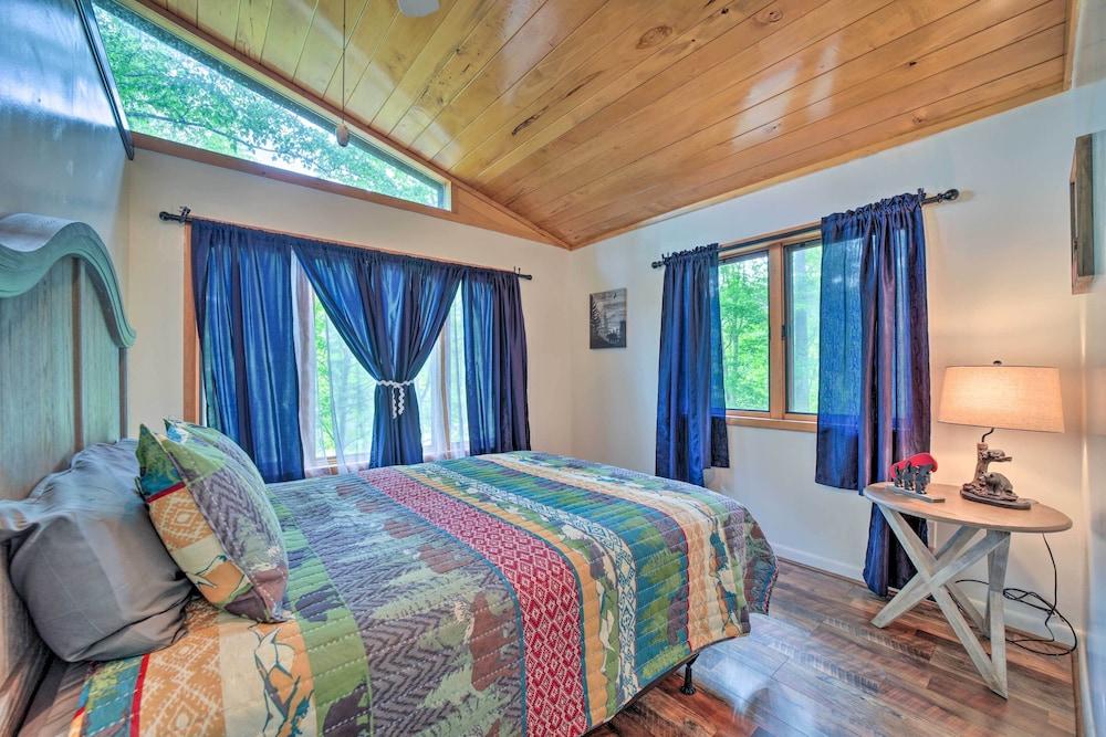 Secluded, Mountaintop Getaway w/ Fire Pit!