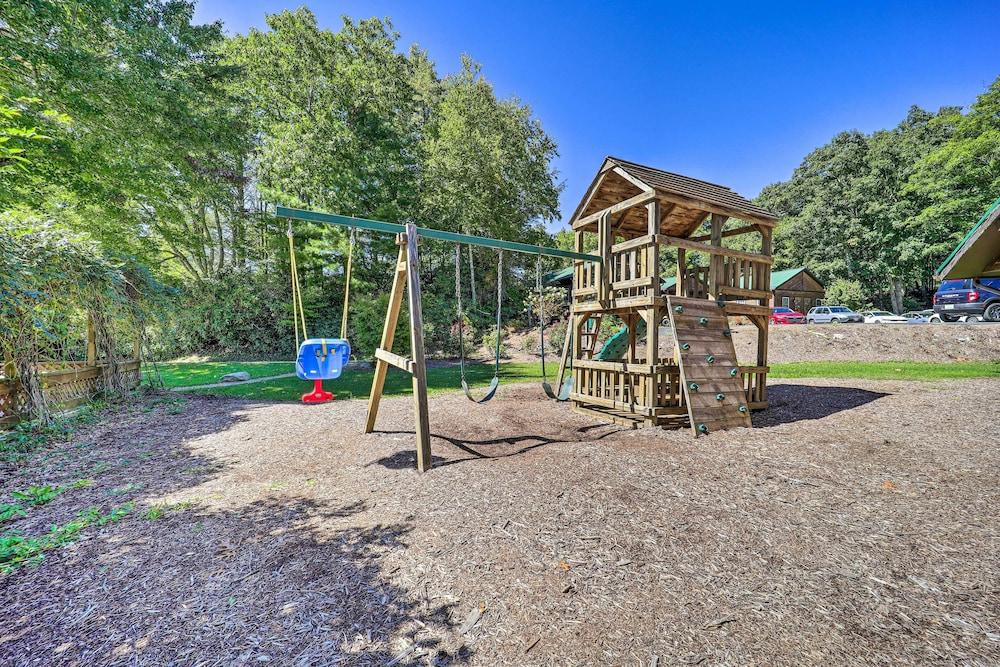 In Golf Community w/ Pool Access: Newland Cabin