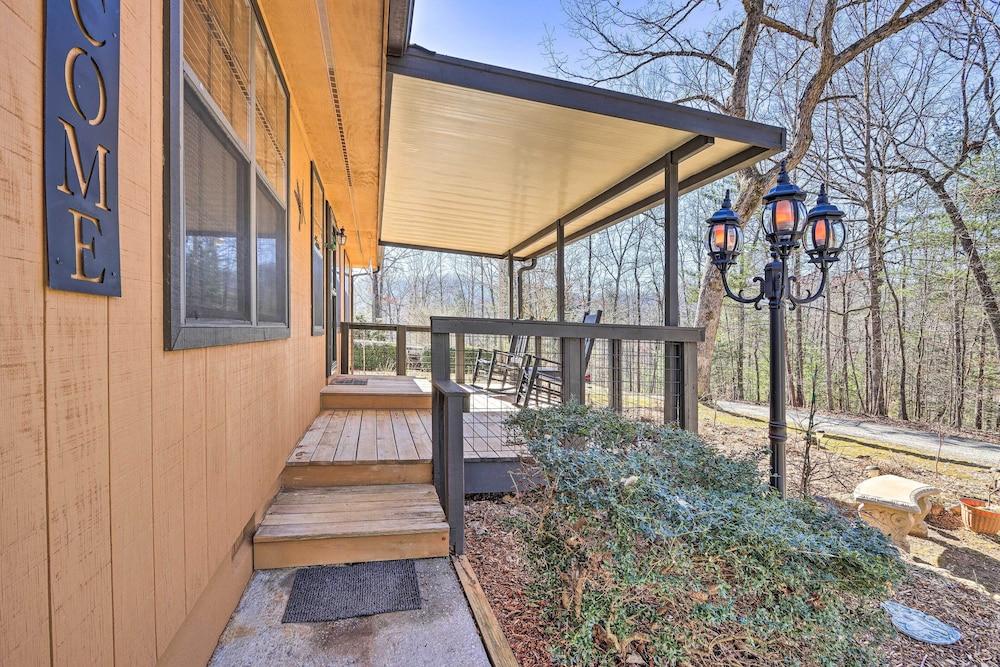 Unwind Fireside: Serene Murphy Escape w/ Hot Tub!