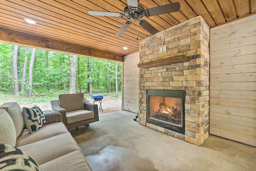 Quiet & Peaceful Hochatown Cabin w/ Hot Tub!