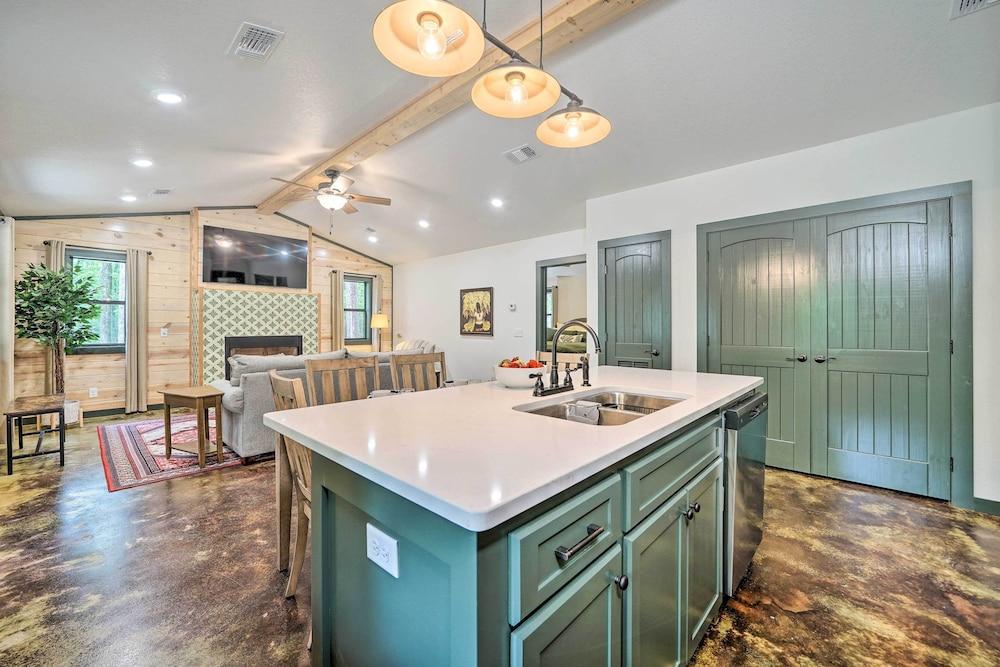 Quiet & Peaceful Hochatown Cabin w/ Hot Tub!