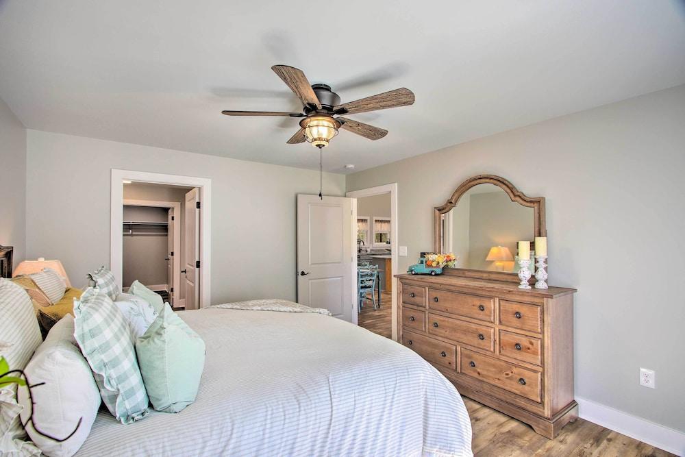 2 Mi to Golf Course + Fire Pit: Cozy Counce Cabin!