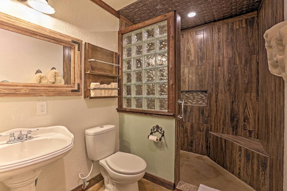 'gruene Cabin' - Pet Friendly New Braunfels Studio