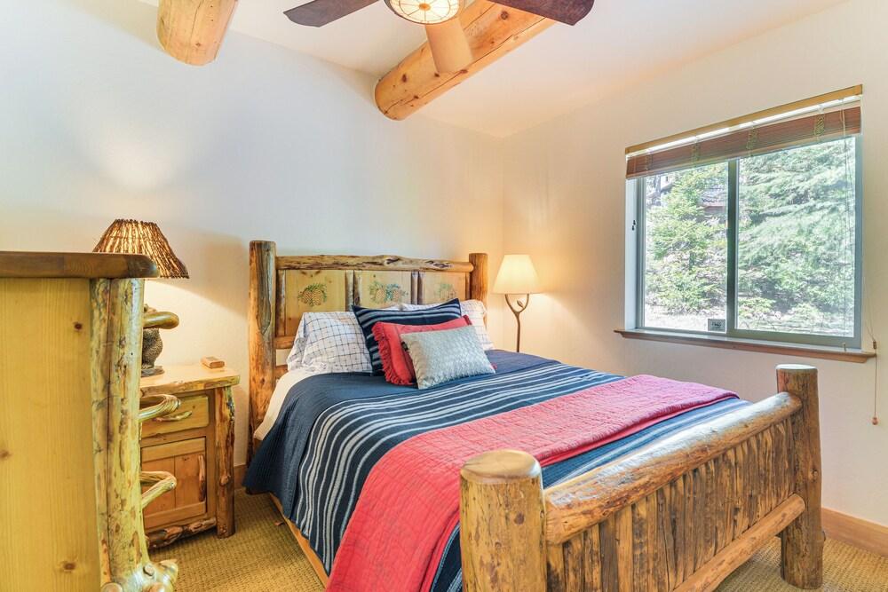 2 Cabins: Group & Family Getaway in Arnold!