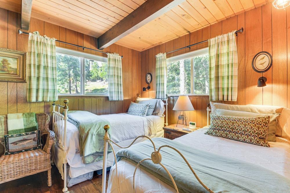 2 Cabins: Group & Family Getaway in Arnold!