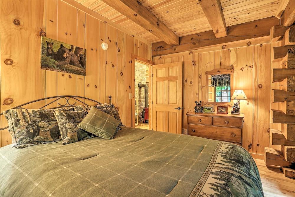 Lake Wallenpaupack Cabin w/ Shared Pool!