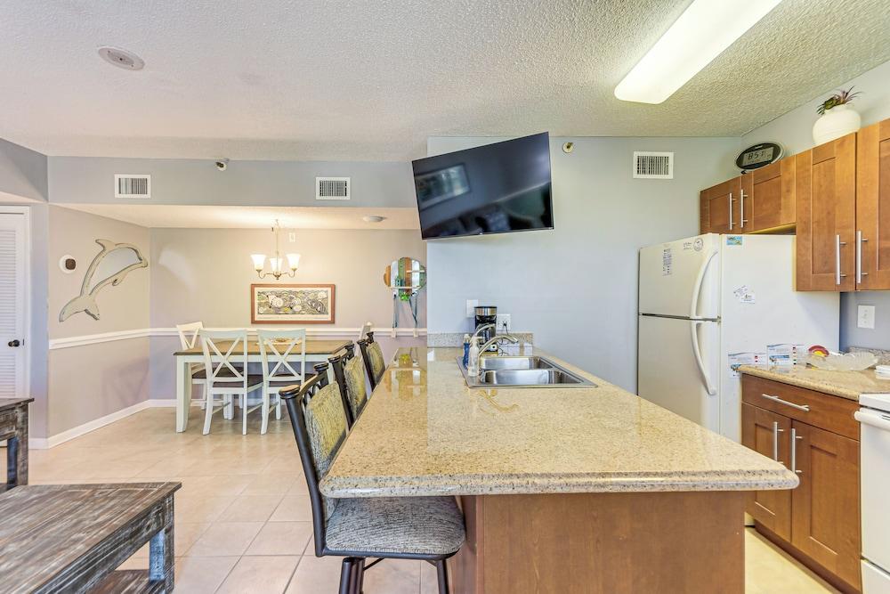 Gulf Highlands Getaway w/ 6 Pools & Beach Access