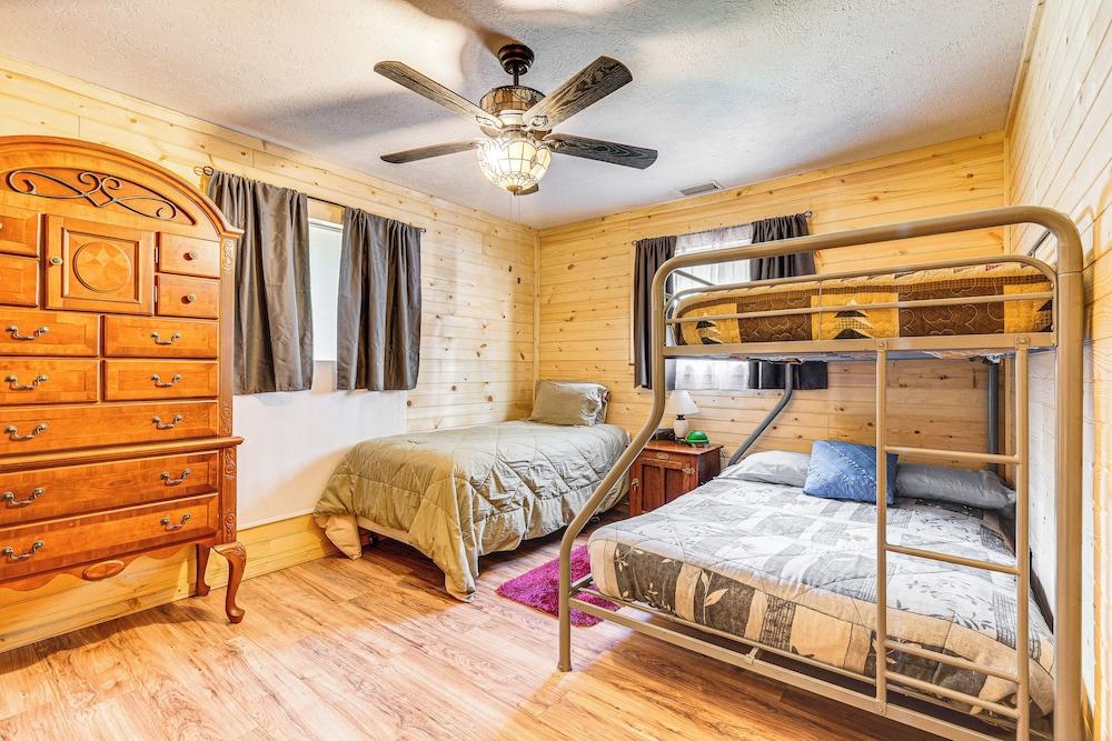 Murphy Cabin w/ Deck, Grill & Private Pond!