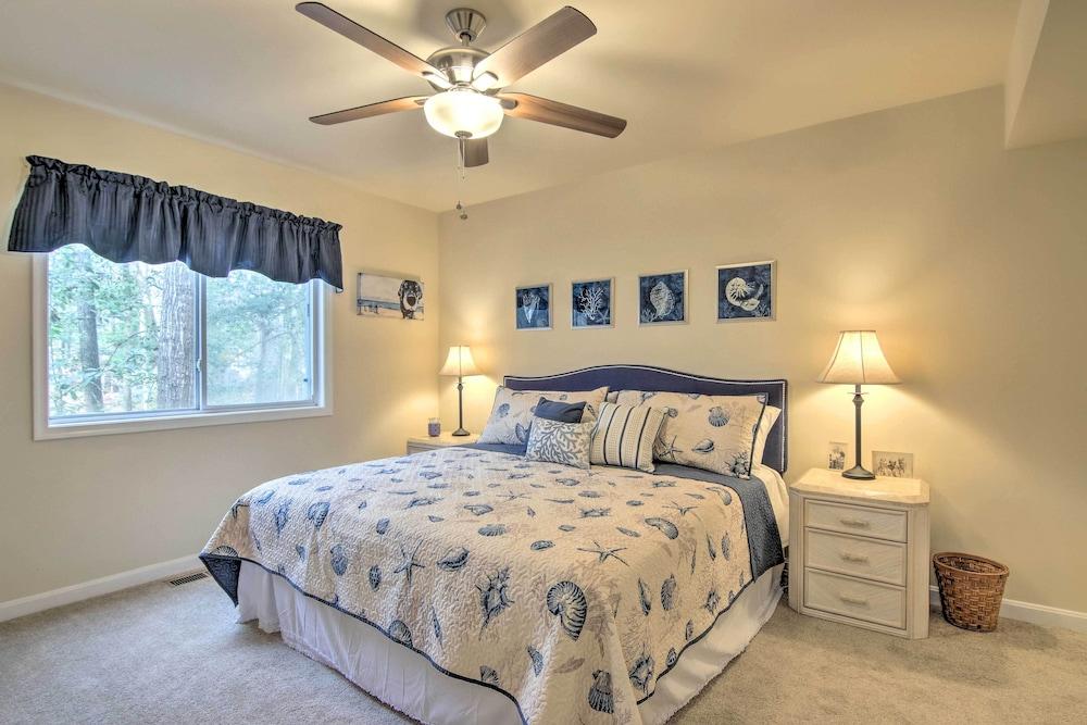 House w/ Screened-in Deck & Grill in Ocean Pines!