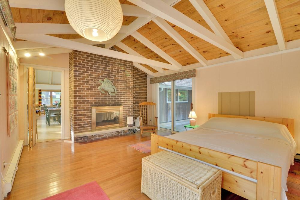 Secluded Stroudsburg Home - 5 Mi to Ski Resort