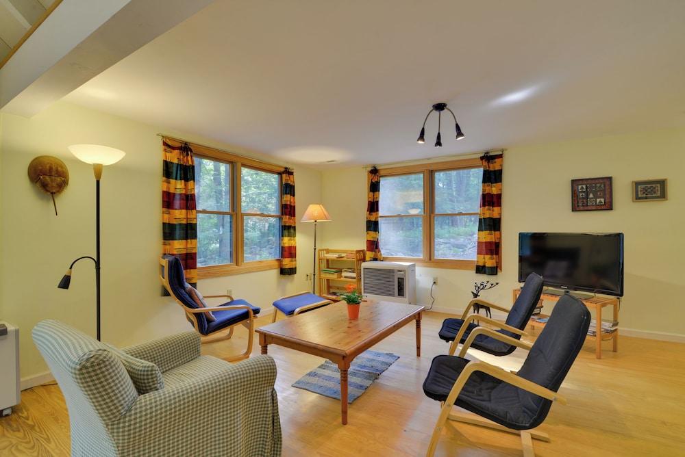 Secluded Stroudsburg Home - 5 Mi to Ski Resort