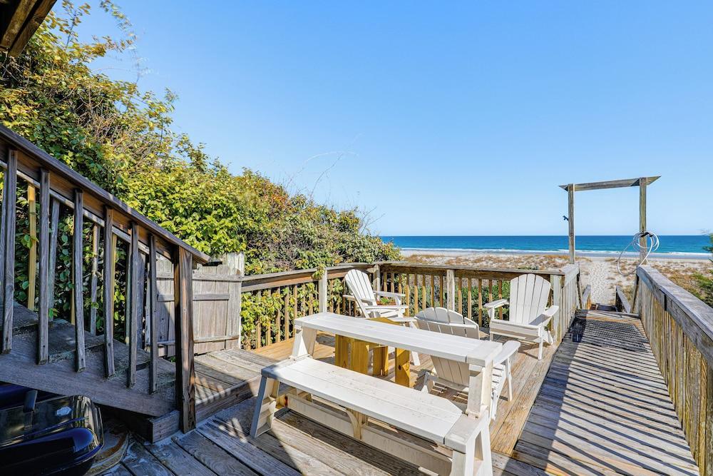 Oceanfront Gem w/ Rooftop Deck: Steps to Sand
