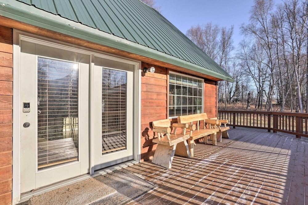 Spacious & Private Home w/ Lazy Mountain View