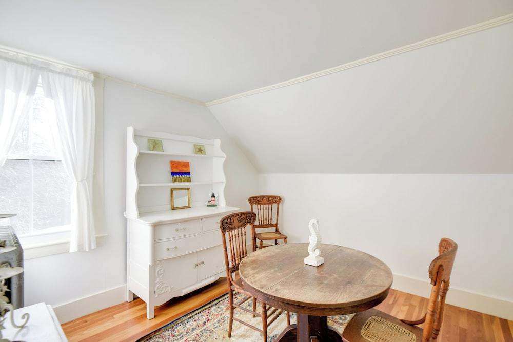 Charming Saco Apartment ~ 4 Mi to the Beach!