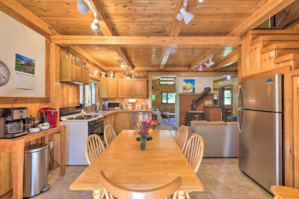 Boothbay Harbor Cabin w/ Spacious Deck & Yard!