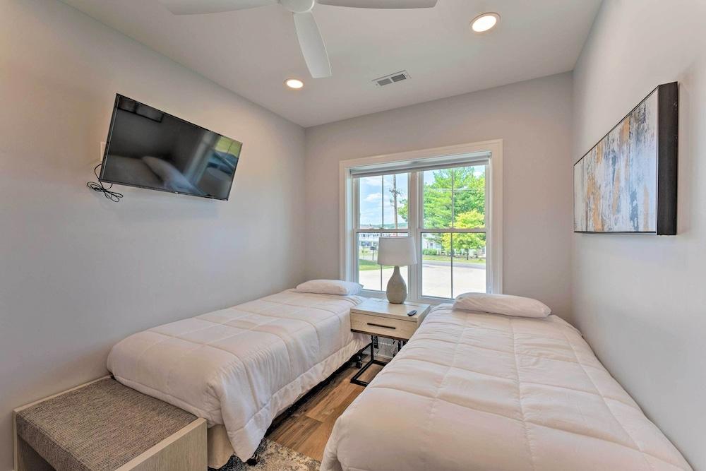 Fantastic House: Balcony, Steps to Lake Como!