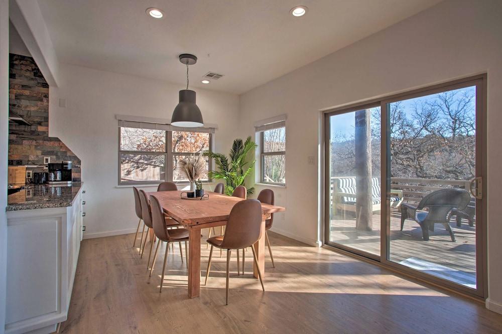 Medicine Park Cabin w/ Mountain Views!