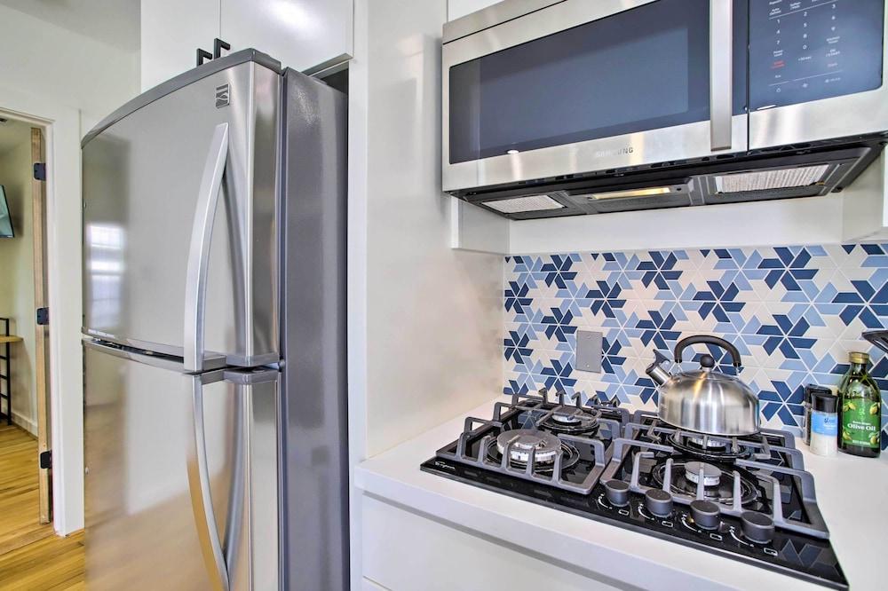 Houston Apt w/ EV Charging: 3 Mi to Downtown!