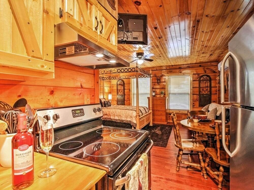 Deck & Hot Tub: Log Cabin Sevierville Studio!