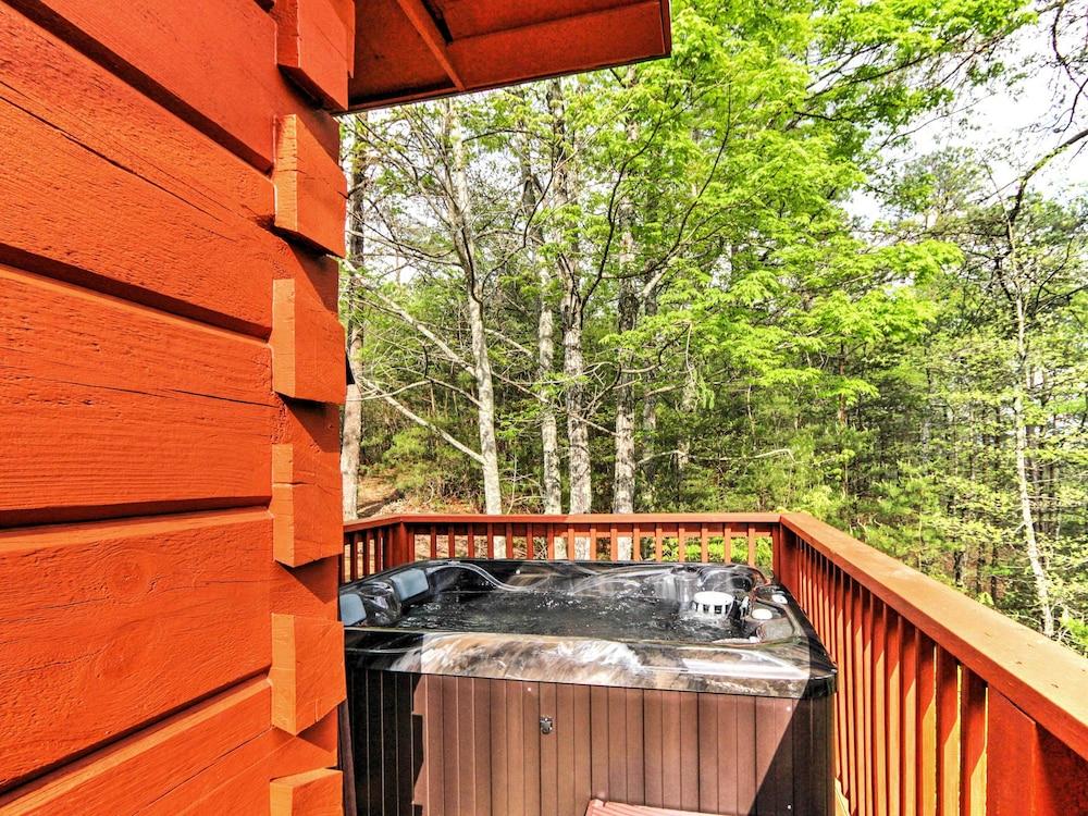 Deck & Hot Tub: Log Cabin Sevierville Studio!
