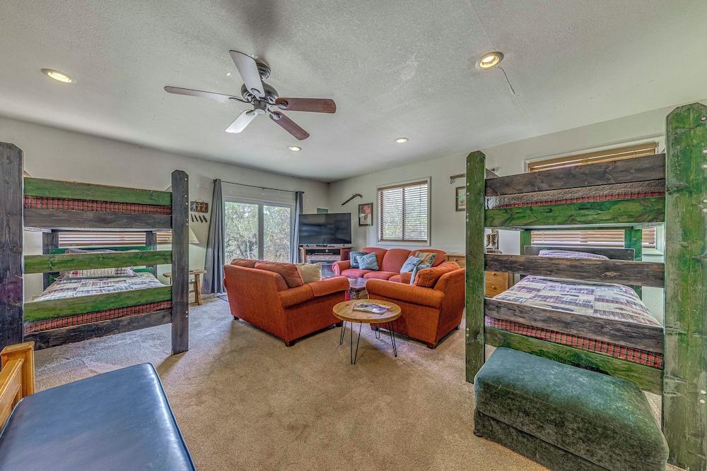 Rustic Alto Cabin w/ Hot Tub, Deck & Fireplace!