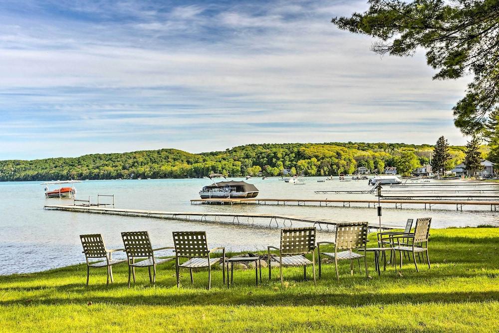 Waterfront Glenn Lake Condo: Gas Grill & Views