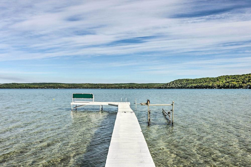 Waterfront Glenn Lake Condo: Gas Grill & Views