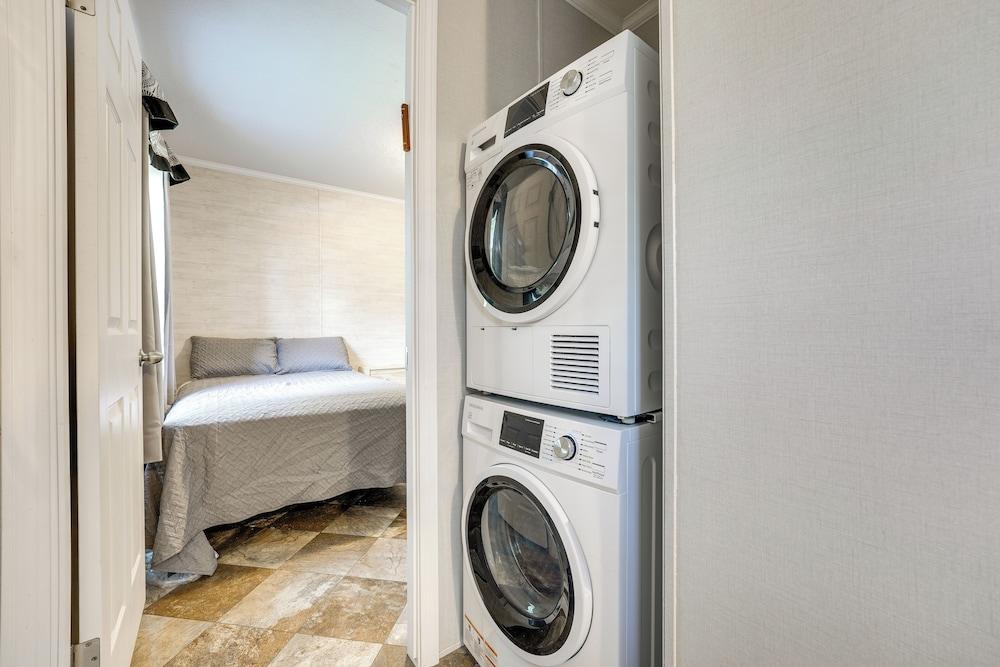 Cozy Cassopolis Cabin, Near Parks & Golfing!