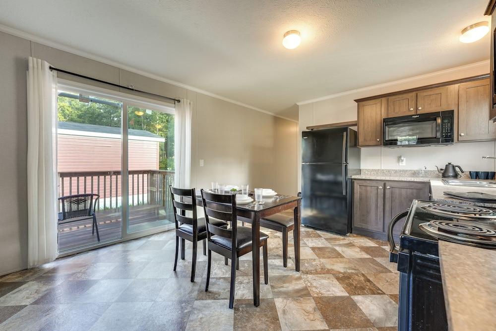 Cozy Cassopolis Cabin, Near Parks & Golfing!