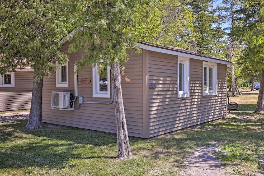 Charming Suttons Bay Cottage w/ Shared Waterfront!