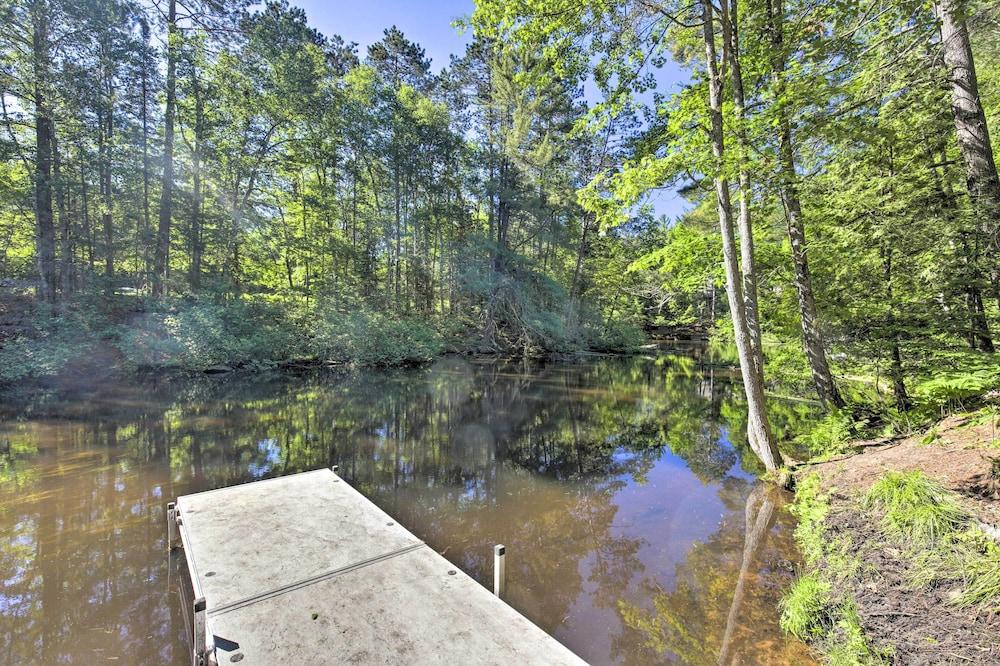 'deerskin Lodge' w/ Boat Dock & Fire Pit!