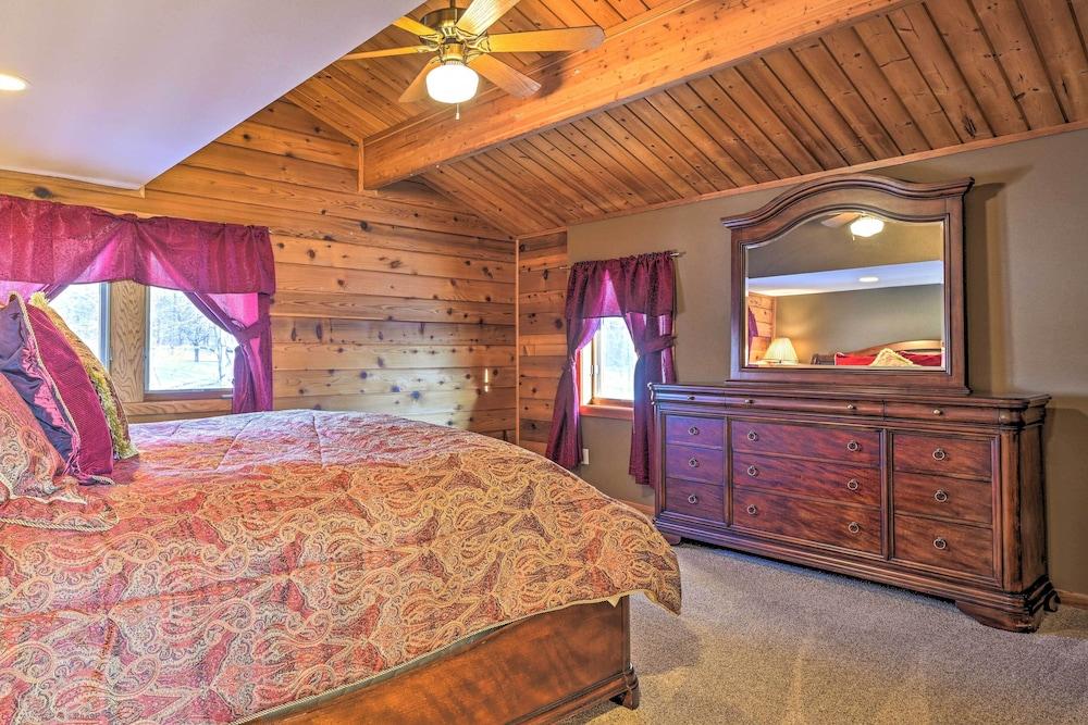 Lodge w/ Indoor Pool, Along Devil's Lake Park