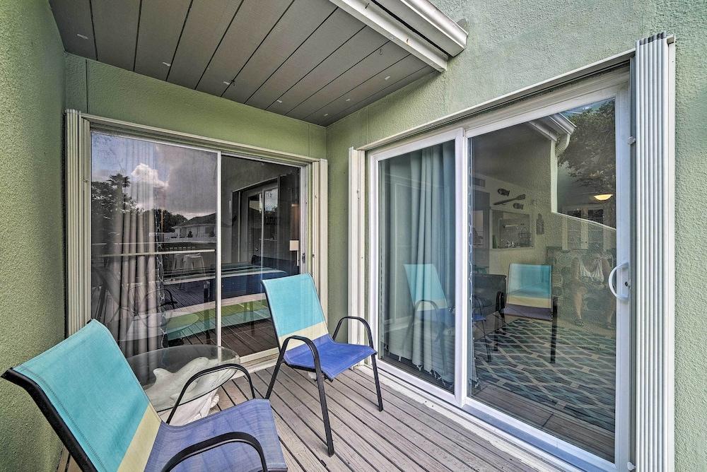 Breezy Corpus Christi Condo w/ Deck + Fishing Dock